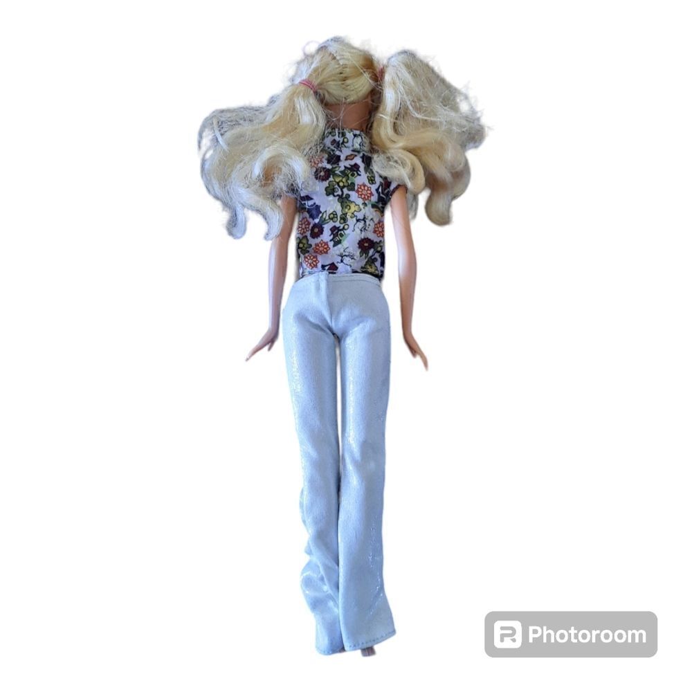 Mattel My Scene BARBIE Doll with Long Blonde Hair Blue Eyes Articulated Legs - Picture 2 of 3